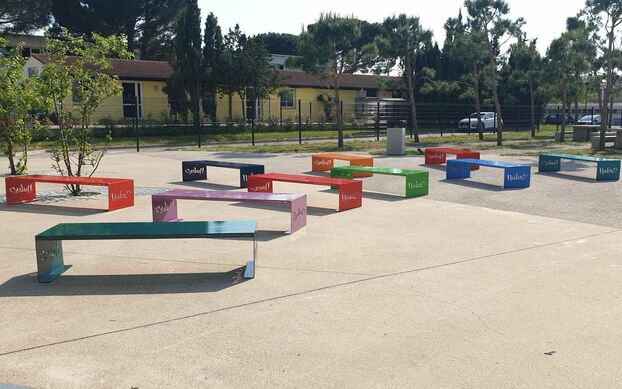 Perpignan : l’artiste Chat Maigre pose sa griffe sur les bancs du lycée
