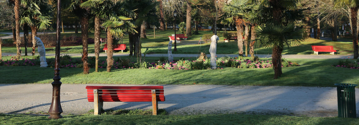Sur les traces des bancs rouges arcachonnais…
