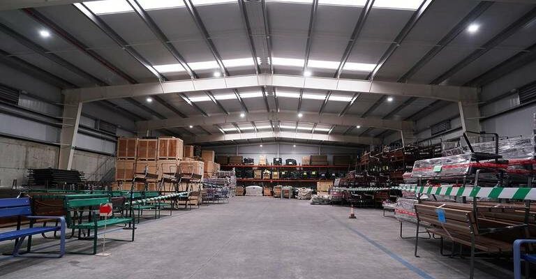 Adieu les bancs que vous avez toujours vus à Madrid : la mairie renouvelle le mobilier urbain